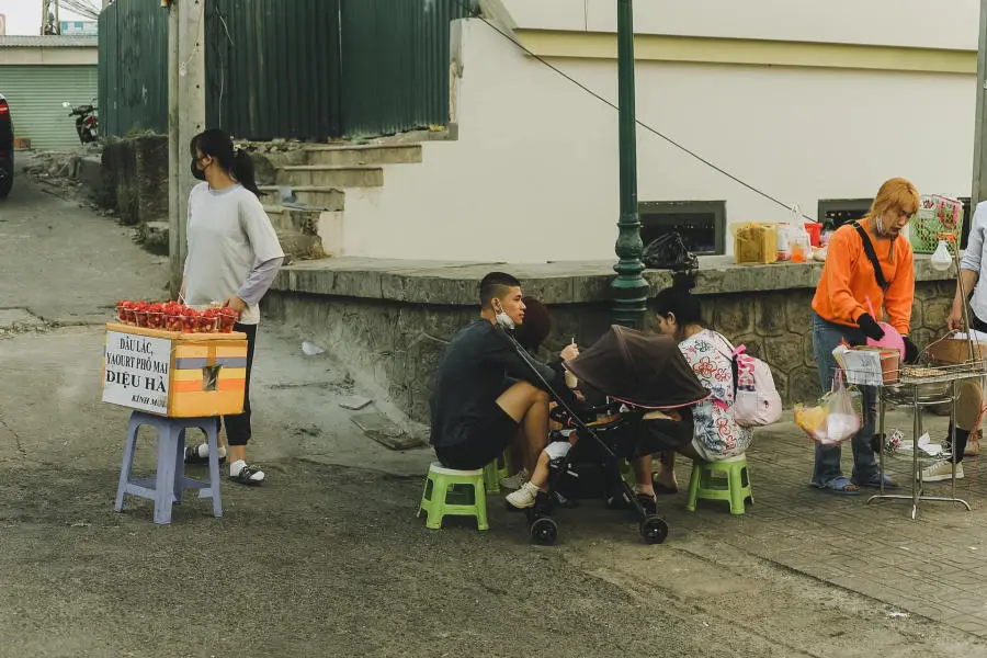 Kh&aacute;m ph&aacute; Chợ Đ&agrave; Lạt sau một buổi chiều mưa 6