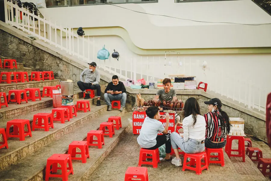 Kh&aacute;m ph&aacute; Chợ Đ&agrave; Lạt sau một buổi chiều mưa 5