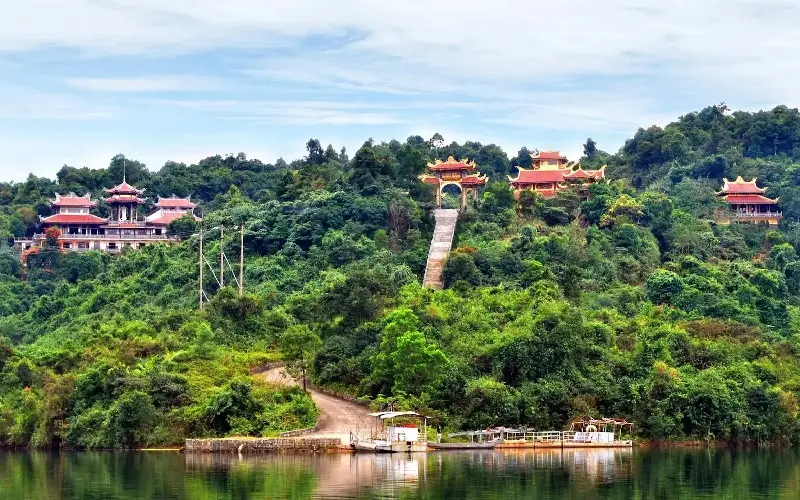 Thiền viện Tr&uacute;c L&acirc;m Đ&agrave; Lạt: Chốn b&igrave;nh y&ecirc;n giữa rừng th&ocirc;ng xanh 3