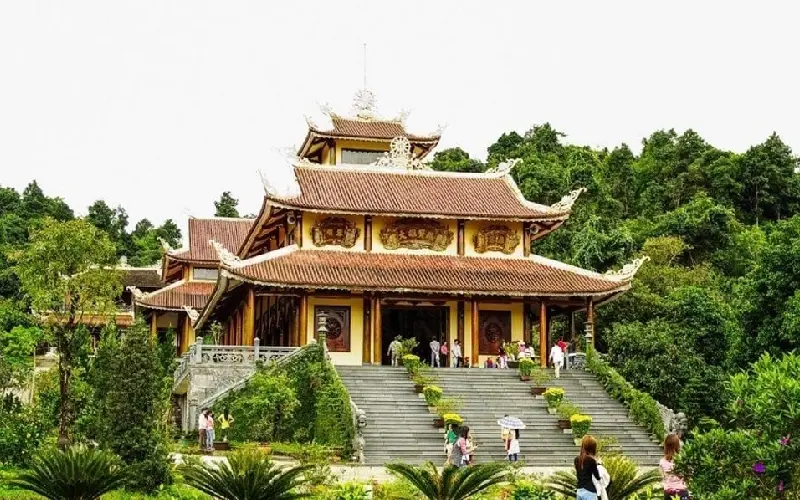 Thiền viện Tr&uacute;c L&acirc;m Đ&agrave; Lạt: Chốn b&igrave;nh y&ecirc;n giữa rừng th&ocirc;ng xanh 2