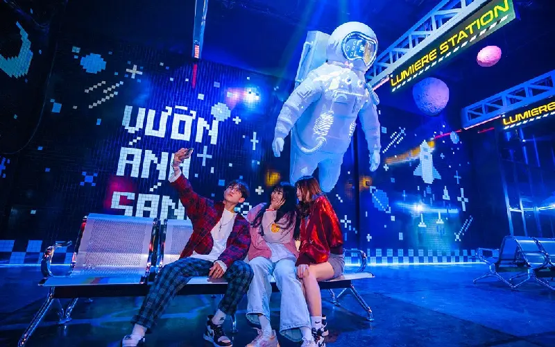 Vườn &Aacute;nh S&aacute;ng Lumiere: Nghệ thuật &aacute;nh s&aacute;ng giữa l&ograve;ng phố n&uacute;i 10