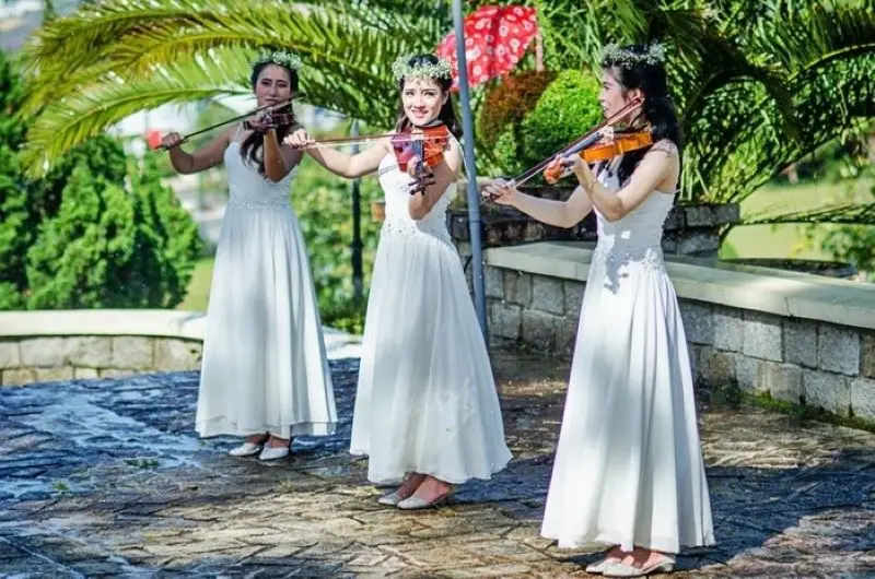 H&ograve;a m&igrave;nh v&agrave;o lễ hội mưa Đ&agrave; Lạt đầy l&atilde;ng mạn 6