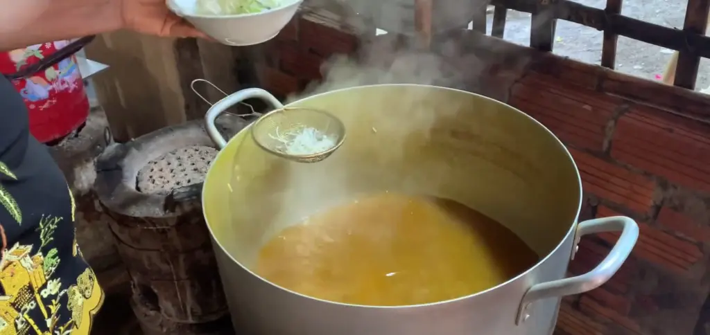 B&uacute;n c&aacute; 5 Mến Thoại Sơn, qu&aacute;n b&igrave;nh d&acirc;n nổi tiếng tại An Giang 6