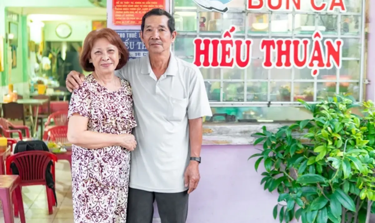 B&uacute;n c&aacute; Hiếu Thuận, qu&aacute;n ăn b&igrave;nh d&acirc;n phải thử khi đến An Giang 4