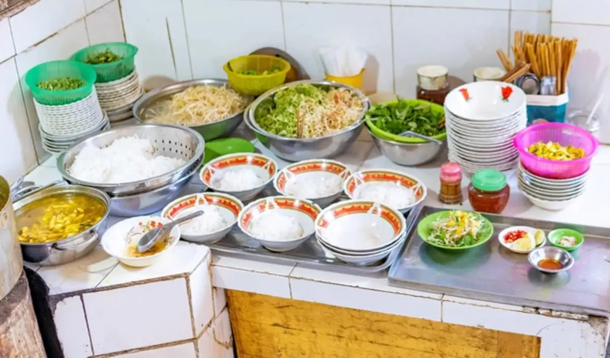 B&uacute;n c&aacute; Hiếu Thuận, qu&aacute;n ăn b&igrave;nh d&acirc;n phải thử khi đến An Giang 9