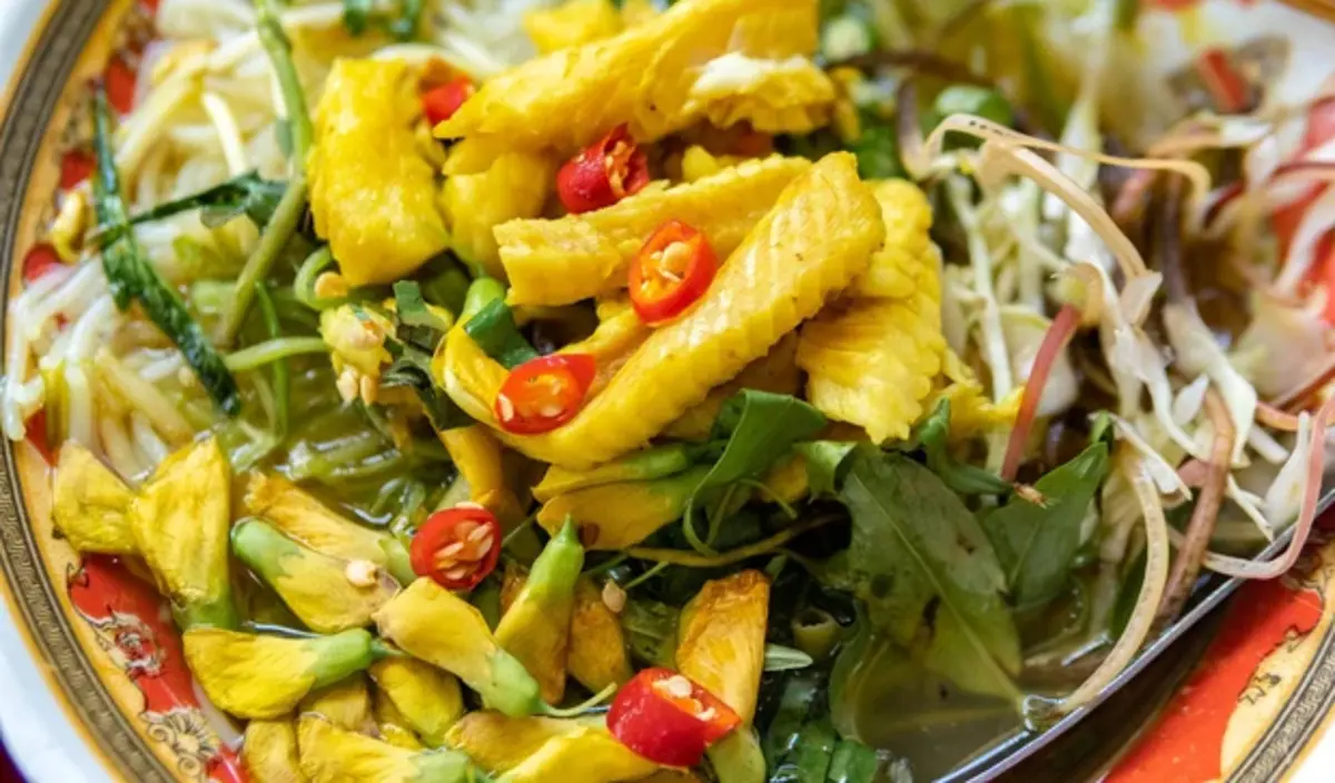 B&uacute;n c&aacute; Hiếu Thuận, qu&aacute;n ăn b&igrave;nh d&acirc;n phải thử khi đến An Giang 12