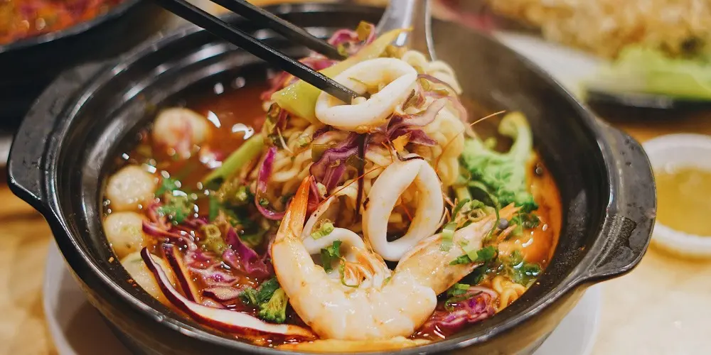 Đến Lẩu, Nướng, M&igrave; Cay HARI để thưởng thức ẩm thực xứ sở kimchi 2