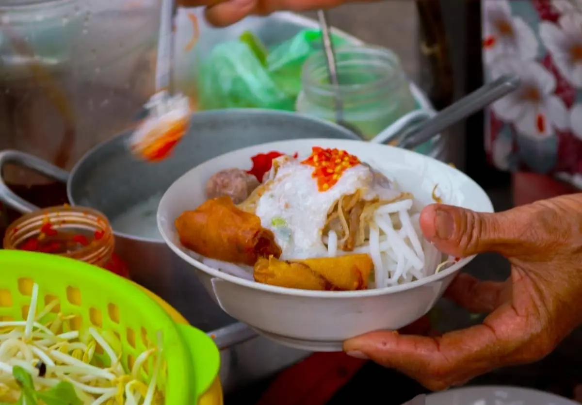 G&aacute;nh b&aacute;nh tằm 20 năm ở T&acirc;n Ch&acirc;u với hương vị đi c&ugrave;ng năm th&aacute;ng 2