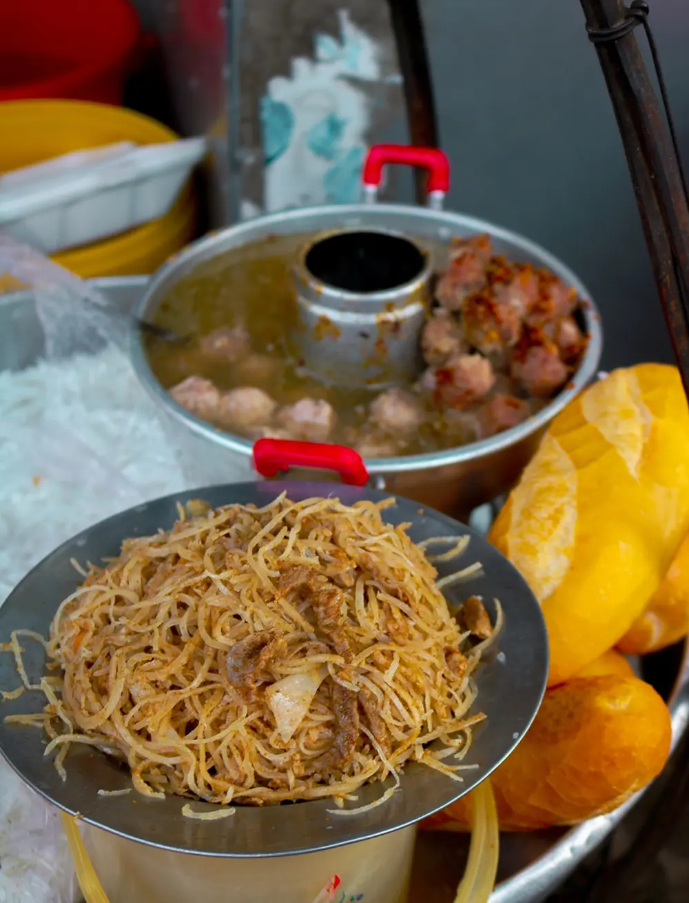 G&aacute;nh b&aacute;nh tằm 20 năm ở T&acirc;n Ch&acirc;u với hương vị đi c&ugrave;ng năm th&aacute;ng 5