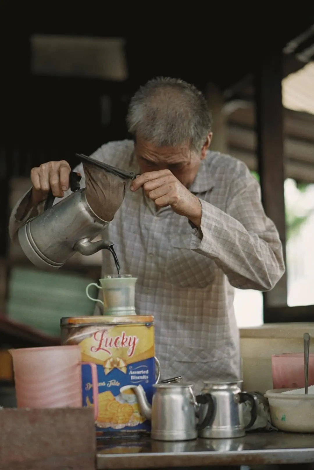 Gh&eacute; C&agrave; ph&ecirc; Nhiều An Giang thưởng thức hương vị c&agrave; ph&ecirc; vợt độc đ&aacute;o 4
