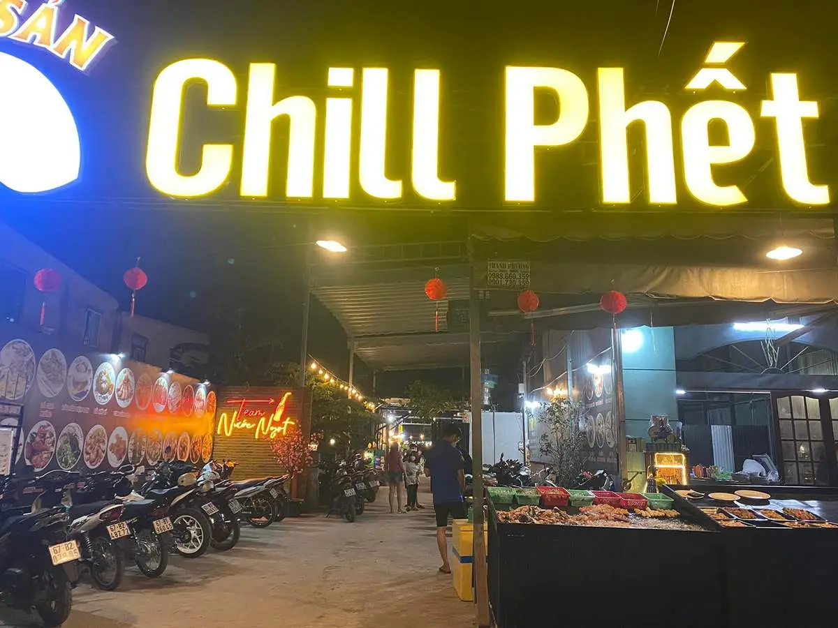 Gh&eacute; Chill Phết Qu&aacute;n Long Xuy&ecirc;n thưởng thức menu hải sản hấp dẫn 2