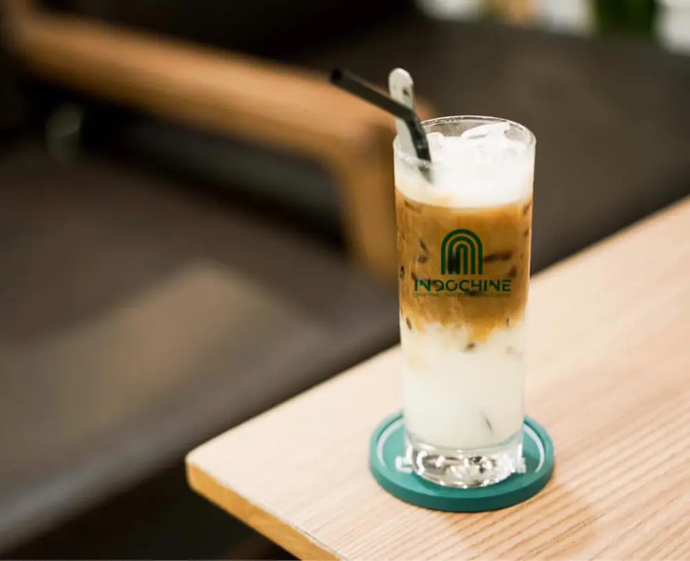 Indochine Cafe v&agrave; kh&ocirc;ng gian như một t&ograve;a l&acirc;u đ&agrave;i giữa th&agrave;nh phố 7