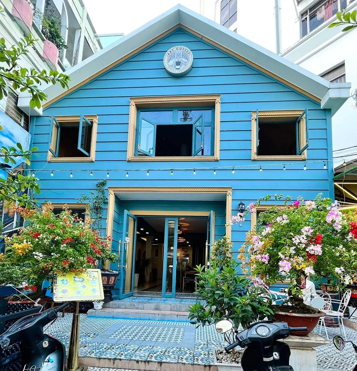 Kh&aacute;m ph&aacute; Art Coffee Shop với kh&ocirc;ng gian sang trọng v&agrave; ấm c&uacute;ng 3