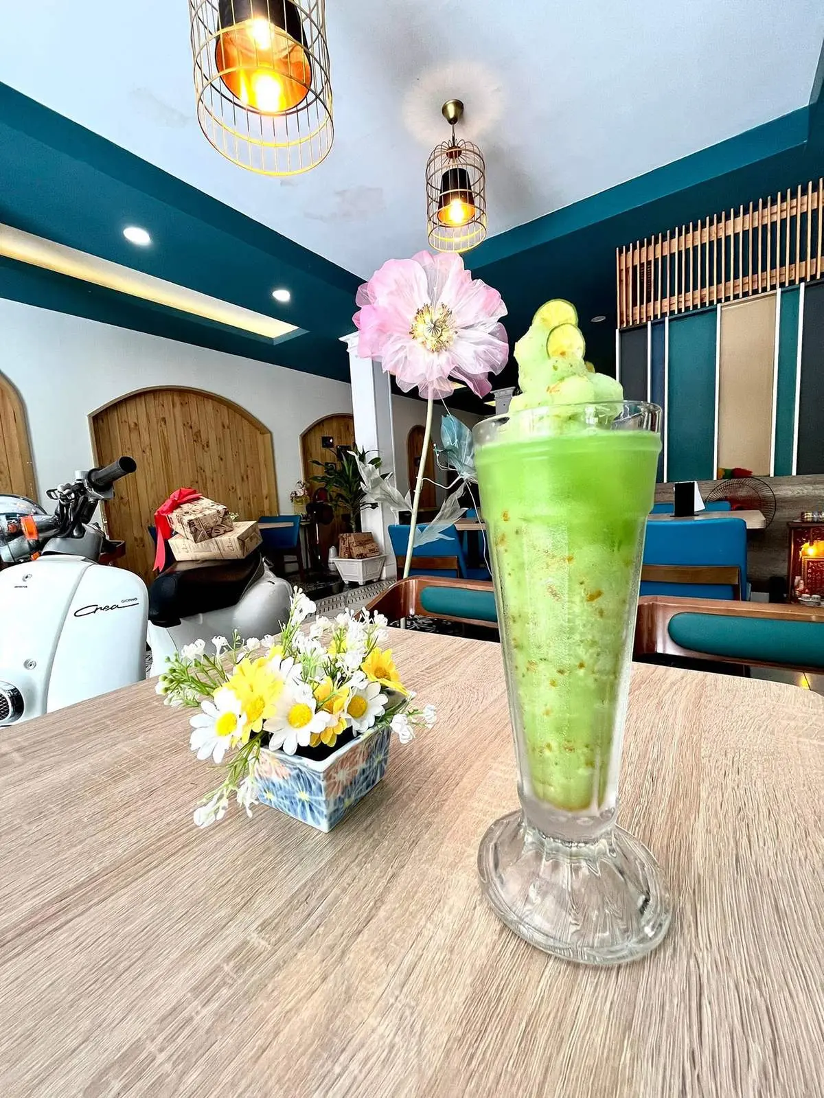 Kh&aacute;m ph&aacute; Art Coffee Shop với kh&ocirc;ng gian sang trọng v&agrave; ấm c&uacute;ng 8
