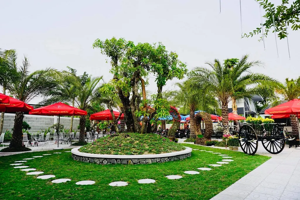 Kh&aacute;m ph&aacute; C&agrave; ph&ecirc; S&ocirc;ng Hương nổi tiếng với view s&acirc;n vườn cực đẹp 5