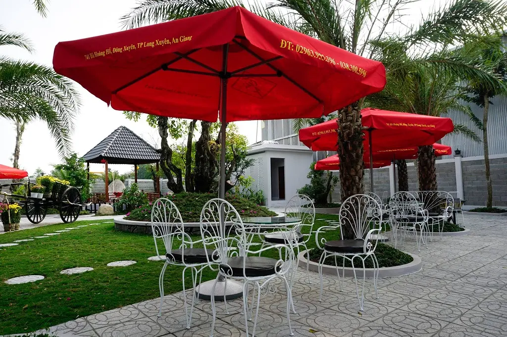 Kh&aacute;m ph&aacute; C&agrave; ph&ecirc; S&ocirc;ng Hương nổi tiếng với view s&acirc;n vườn cực đẹp 10
