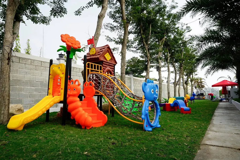 Kh&aacute;m ph&aacute; C&agrave; ph&ecirc; S&ocirc;ng Hương nổi tiếng với view s&acirc;n vườn cực đẹp 3