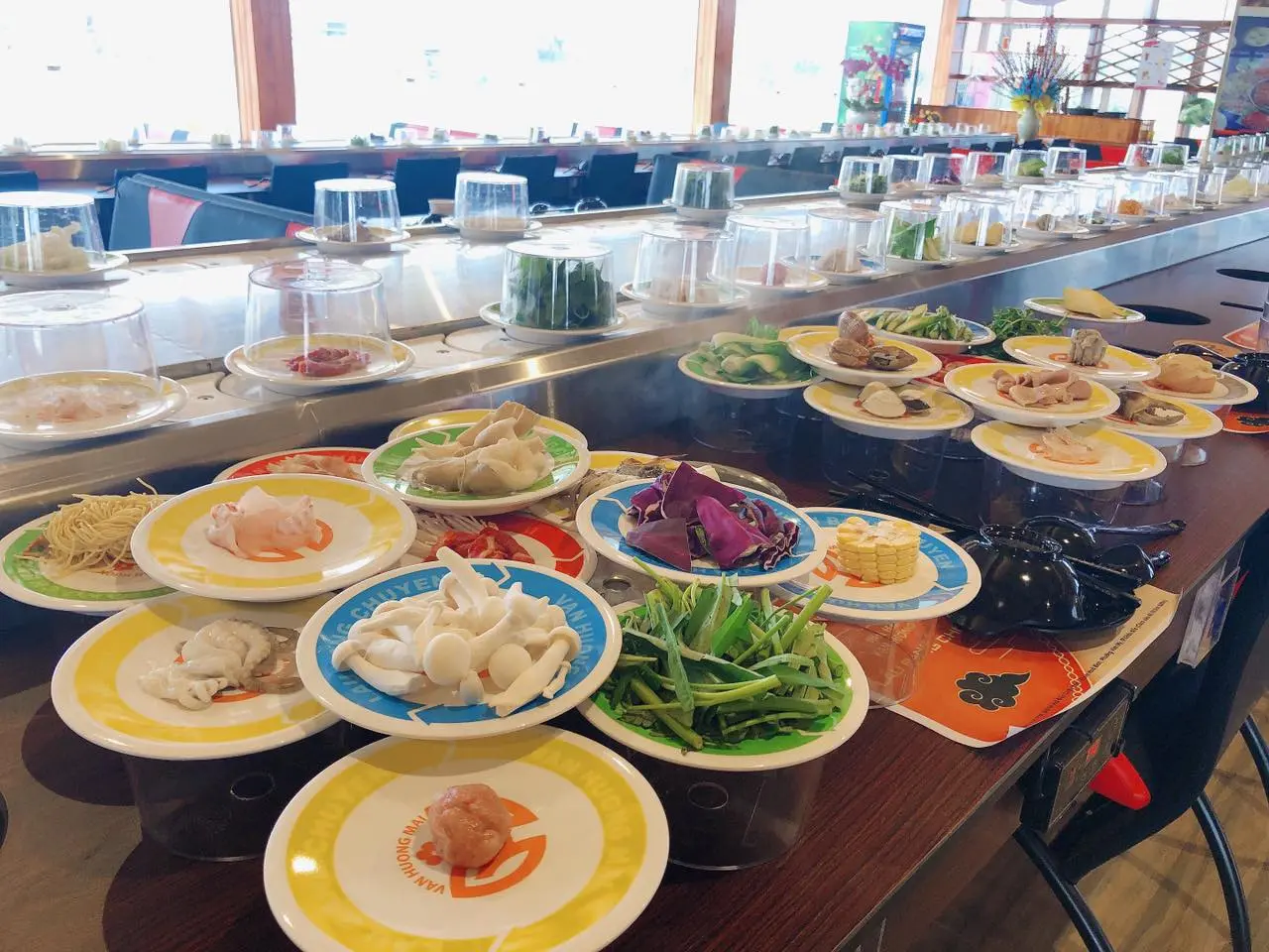 Nh&agrave; h&agrave;ng lẩu băng chuyền Vạn Hương Mai, điểm đến ho&agrave;n hảo cho bạn m&ecirc; buffet 2