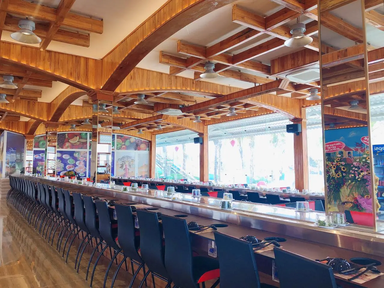 Nh&agrave; h&agrave;ng lẩu băng chuyền Vạn Hương Mai, điểm đến ho&agrave;n hảo cho bạn m&ecirc; buffet 4