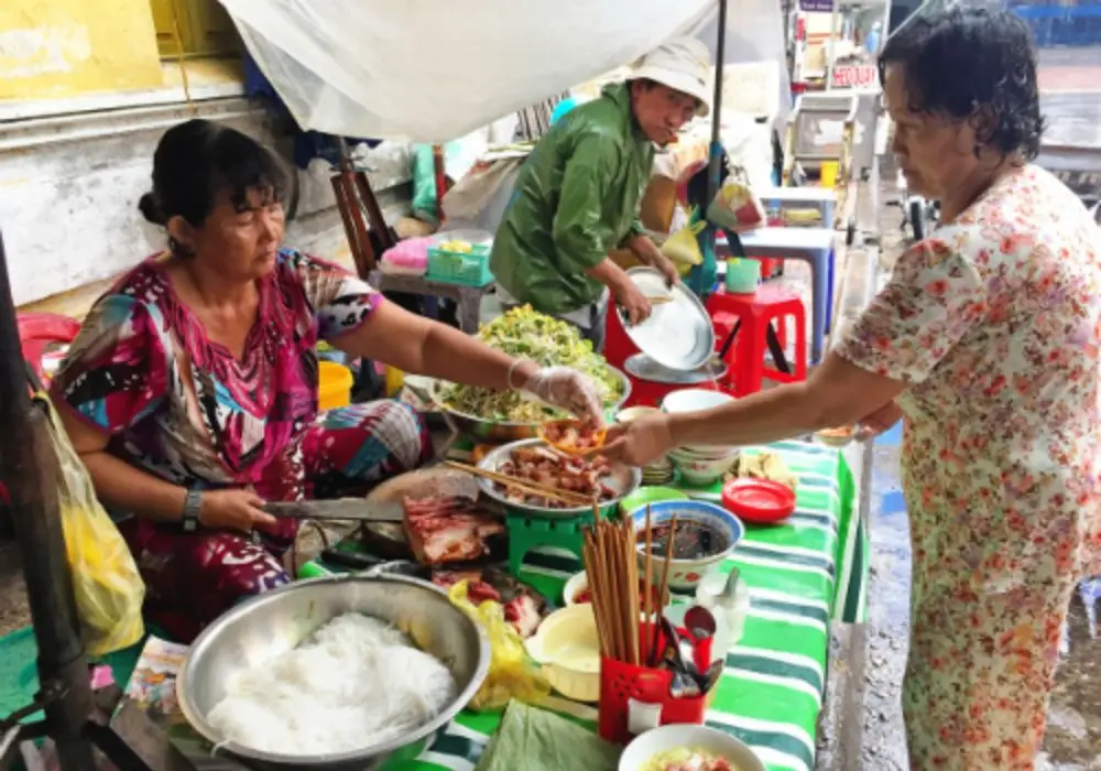Thử qua m&oacute;n B&uacute;n c&aacute; d&igrave; Lệ Ch&acirc;u Đốc ngon nức tiếng 2