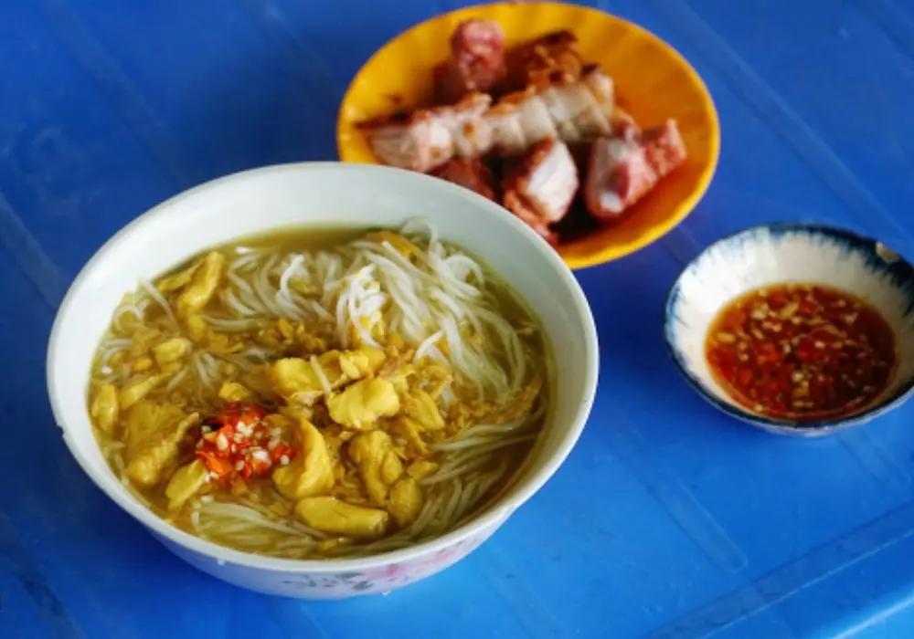 Thử qua m&oacute;n B&uacute;n c&aacute; d&igrave; Lệ Ch&acirc;u Đốc ngon nức tiếng 3