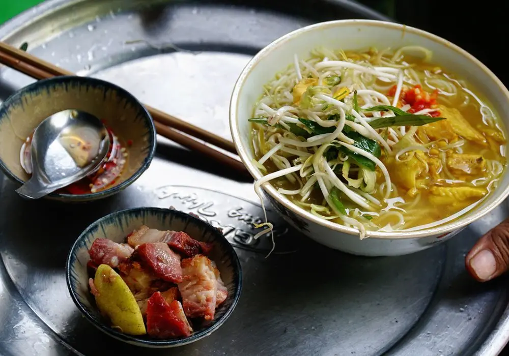 Thử qua m&oacute;n B&uacute;n c&aacute; d&igrave; Lệ Ch&acirc;u Đốc ngon nức tiếng 5