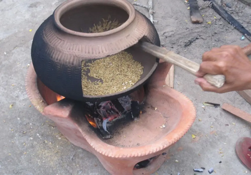 Thưởng thức cốm dẹp An Giang, m&oacute;n ăn truyền thống của người Khmer 4