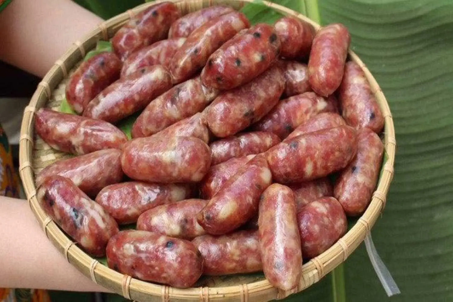 Tung l&ograve; m&ograve; (Lạp xưởng b&ograve;), thử ngay m&oacute;n ăn đặc sản người Chăm 3