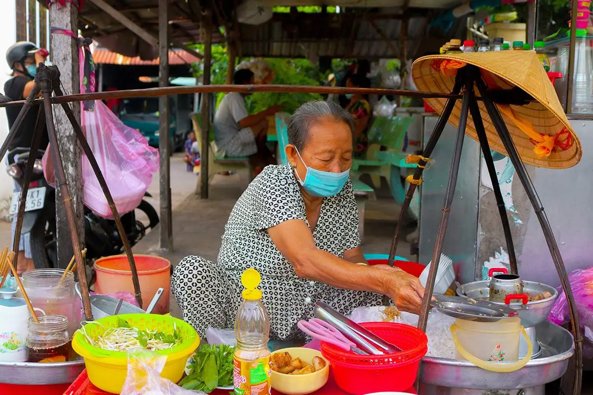 Gánh bánh tằm 20 năm ở Tân Châu với hương vị đi cùng năm tháng