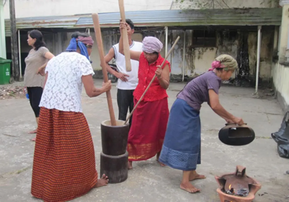 Thưởng thức cốm dẹp An Giang, món ăn truyền thống của người Khmer