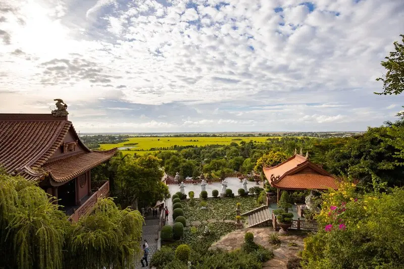 Ch&ugrave;a Hang, kh&ocirc;ng gian t&acirc;m linh b&ecirc;n triền N&uacute;i Sam Ch&acirc;u Đốc 7