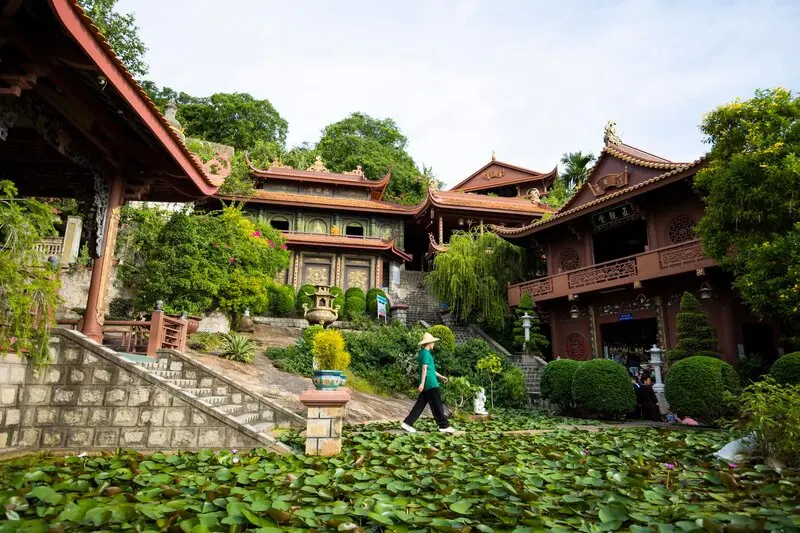Ch&ugrave;a Hang, kh&ocirc;ng gian t&acirc;m linh b&ecirc;n triền N&uacute;i Sam Ch&acirc;u Đốc 5