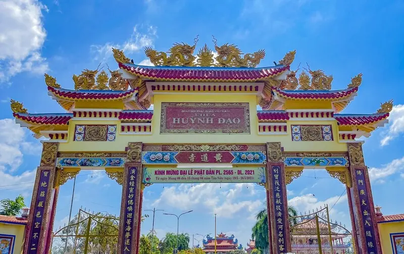 Ch&ugrave;a Huỳnh Đạo, điểm đến t&acirc;m linh rực rỡ sắc m&agrave;u 2