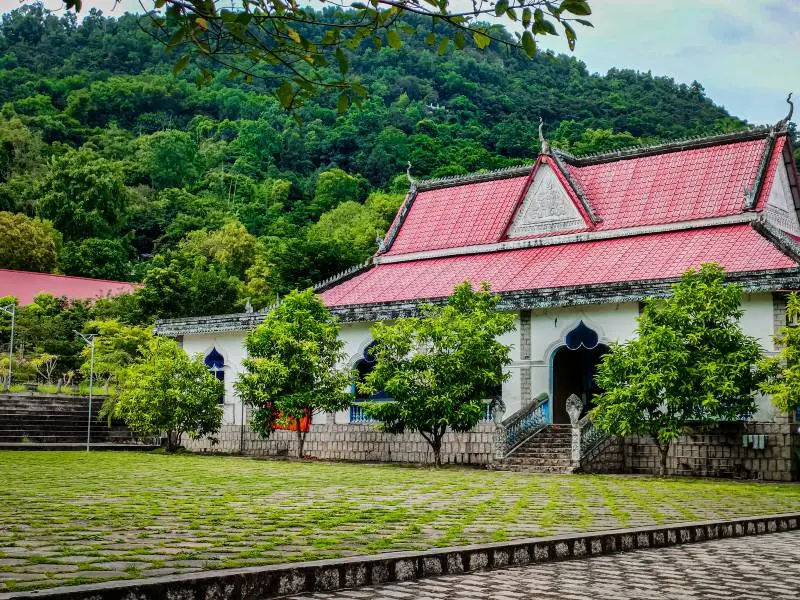 Ch&ugrave;a Tuk Phos Tri T&ocirc;n, c&ocirc;ng tr&igrave;nh mang đậm dấu ấn v&ugrave;ng Nam Bộ 2