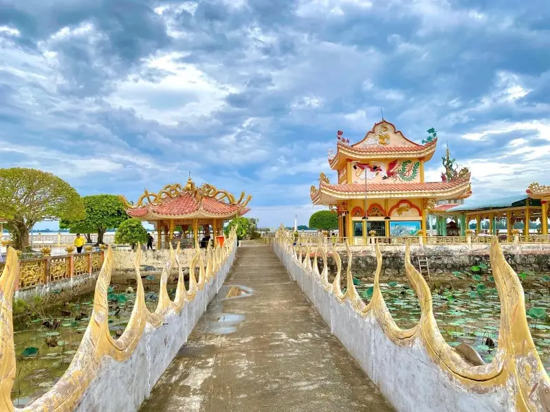 Dinh Đức Cố, điểm đến t&acirc;m linh sở hữu kiến tr&uacute;c đầy ấn tượng 2