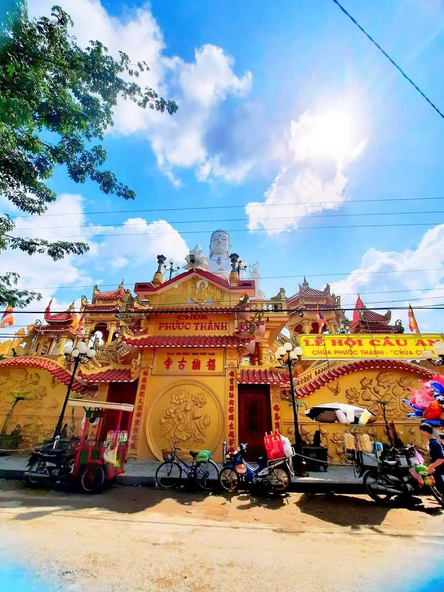 Gh&eacute; Ch&ugrave;a Phước Th&agrave;nh chi&ecirc;m ngưỡng tượng Phật A Di Đ&agrave; khổng lồ 7