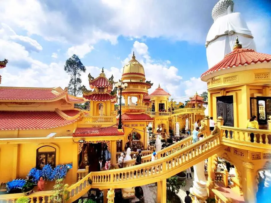 Gh&eacute; Ch&ugrave;a Phước Th&agrave;nh chi&ecirc;m ngưỡng tượng Phật A Di Đ&agrave; khổng lồ 4