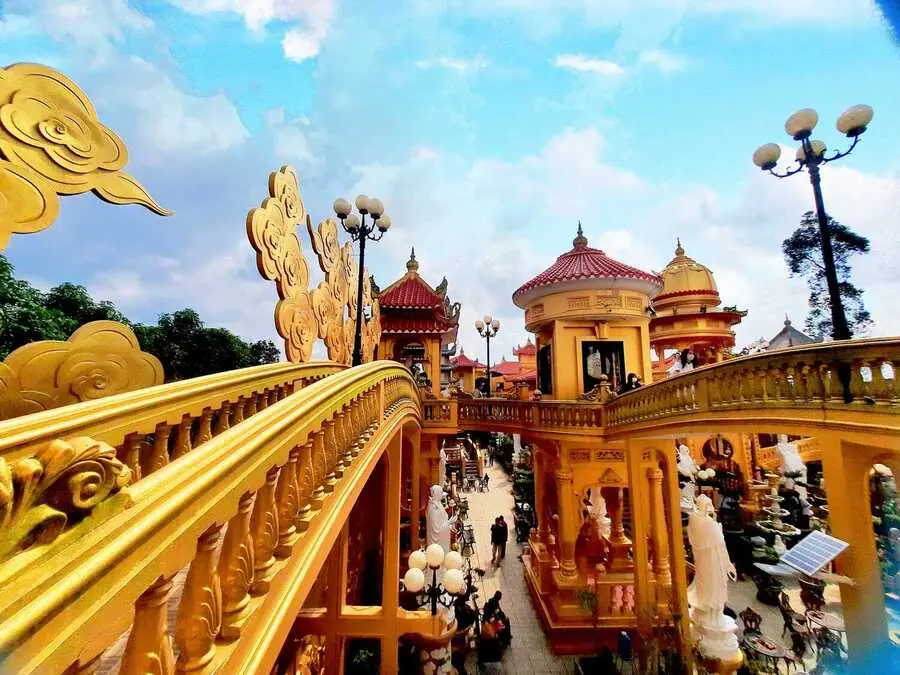 Gh&eacute; Ch&ugrave;a Phước Th&agrave;nh chi&ecirc;m ngưỡng tượng Phật A Di Đ&agrave; khổng lồ 5