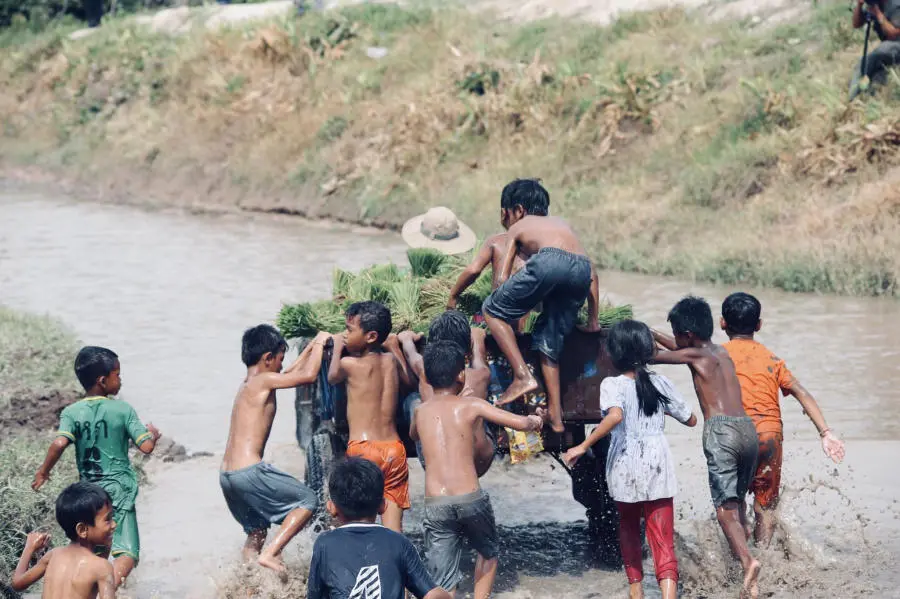 H&ograve;a m&igrave;nh v&agrave;o Tết cổ truyền Senl Donta độc đ&aacute;o của người Khmer 8