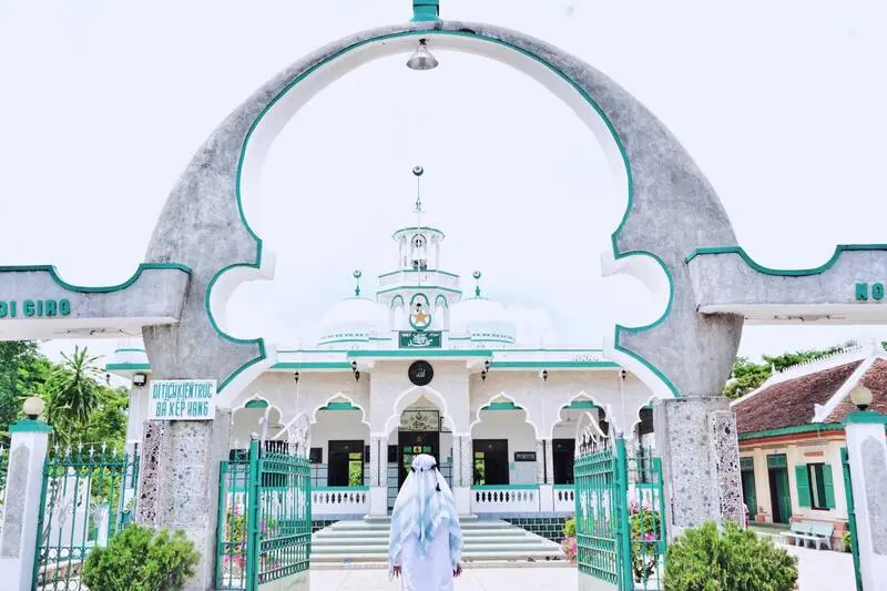 Th&aacute;nh đường Hồi gi&aacute;o Mubarak, điểm đến linh thi&ecirc;ng v&ugrave;ng Ch&acirc;u Giang 4