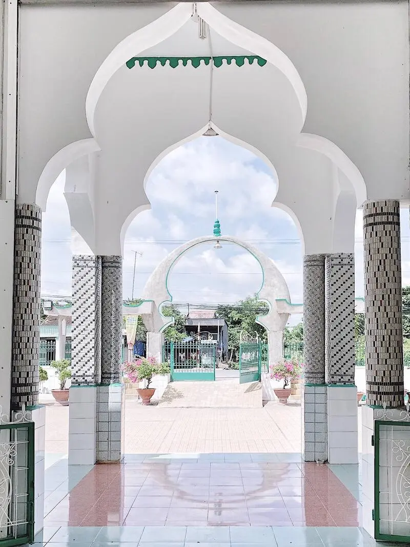 Th&aacute;nh đường Hồi gi&aacute;o Mubarak, điểm đến linh thi&ecirc;ng v&ugrave;ng Ch&acirc;u Giang 6