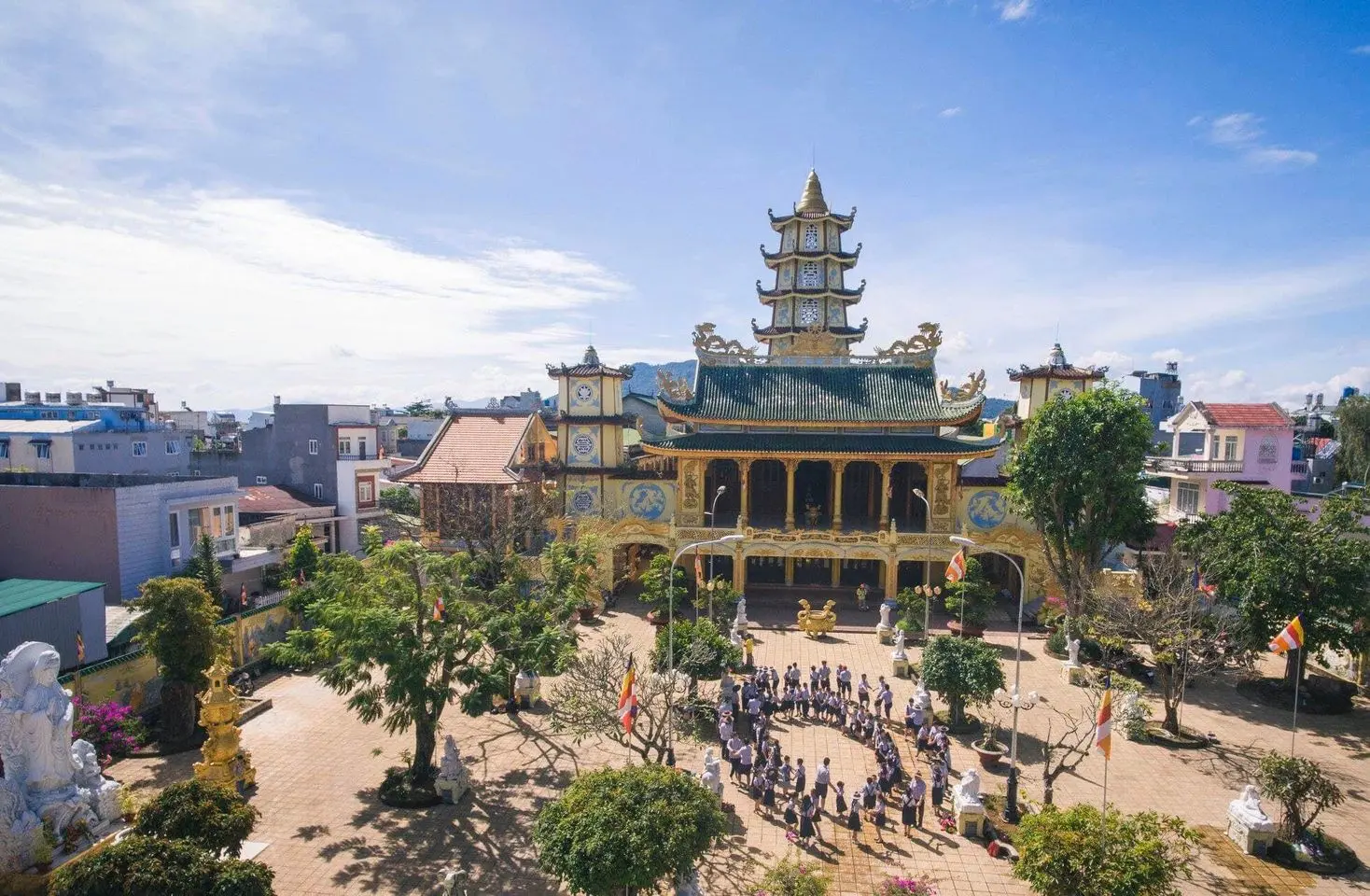 Chi&ecirc;m ngưỡng Ch&ugrave;a Phước Huệ Bảo Lộc mang phong c&aacute;ch kiến tr&uacute;c ấn tượng 3