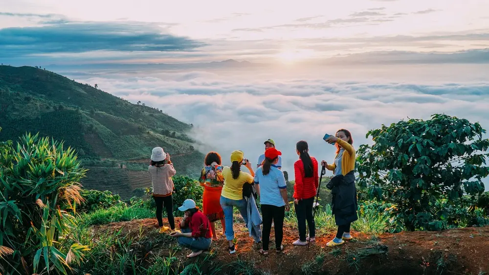 Ngất ng&acirc;y tại Up Base Camp với khung cảnh n&uacute;i rừng thơ mộng 11
