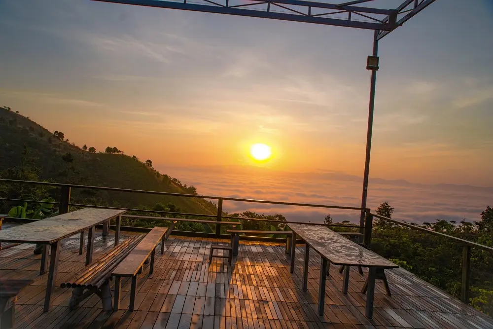 Ngất ng&acirc;y tại Up Base Camp với khung cảnh n&uacute;i rừng thơ mộng 9