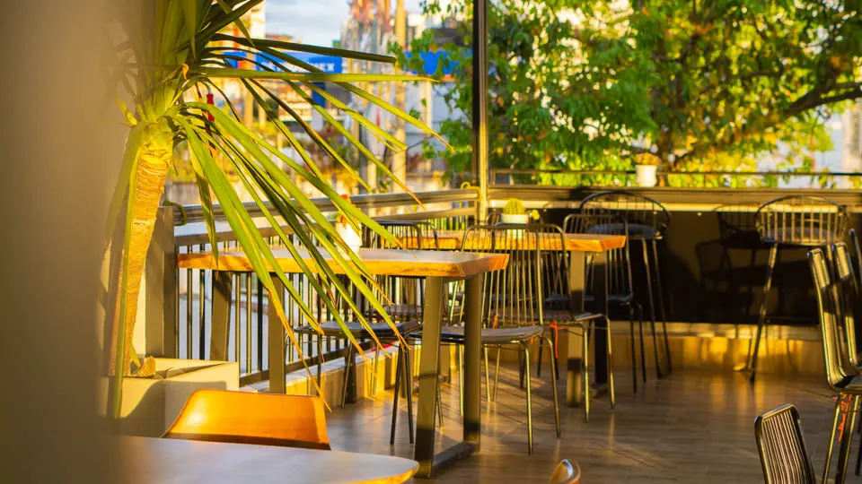 ChiRi Tea-Coffee & Fast Food, buổi chiều ngắm hoàng hôn lãng mạn bên cạnh mặt hồ