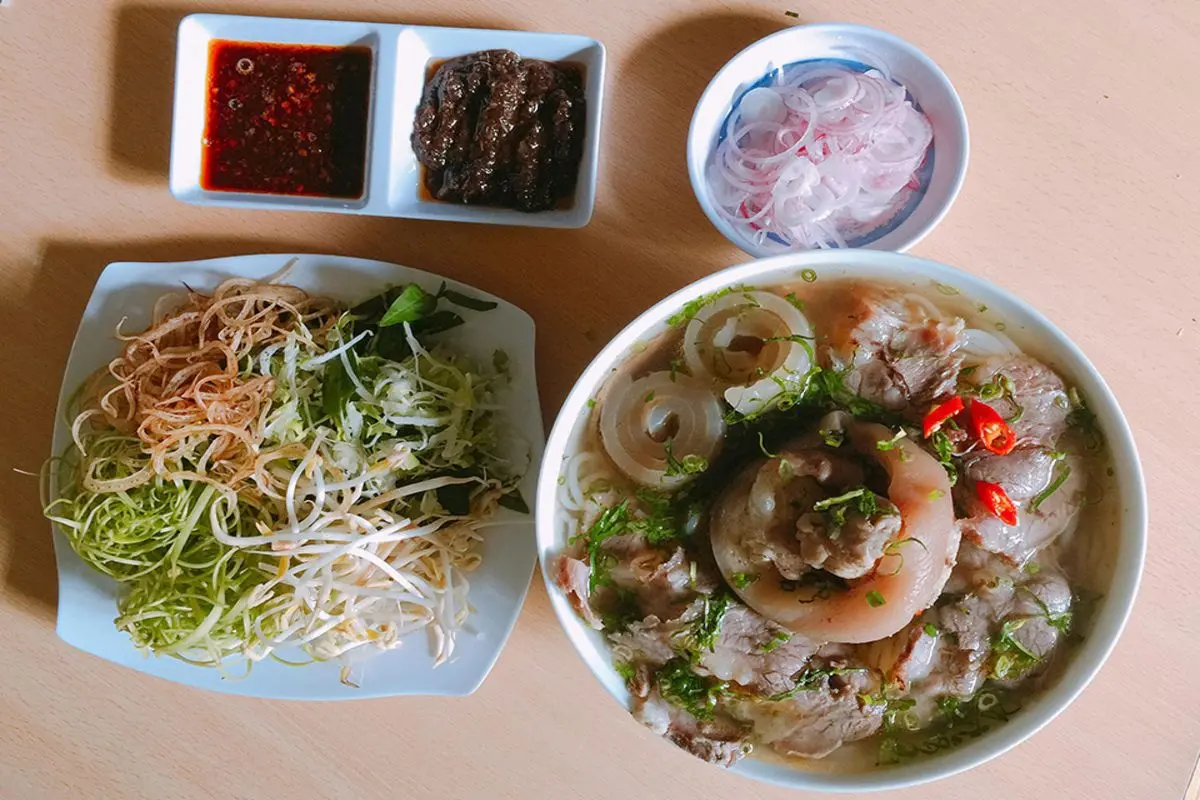 B&uacute;n b&ograve; Nh&agrave; Thờ, hương vị Đ&agrave; Lạt giữa phố Bảo Lộc 2