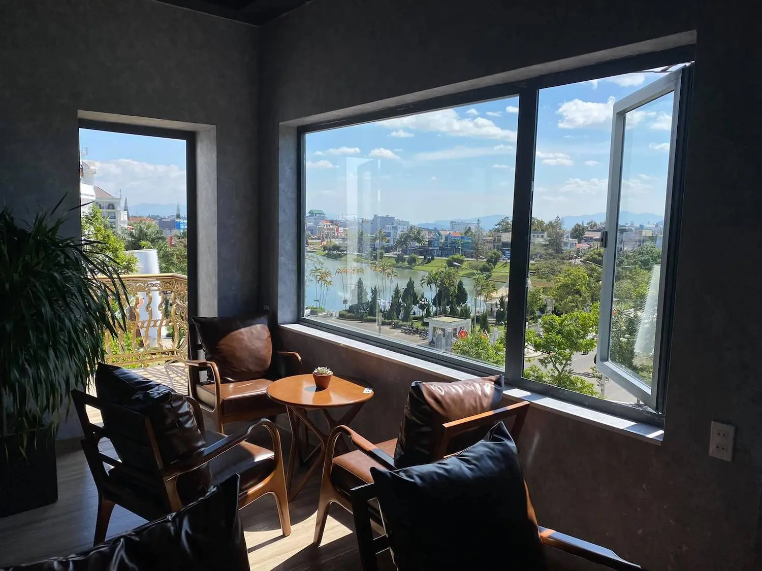 Check in ngay Aim&eacute;e Coffee với view sống ảo triệu like 16