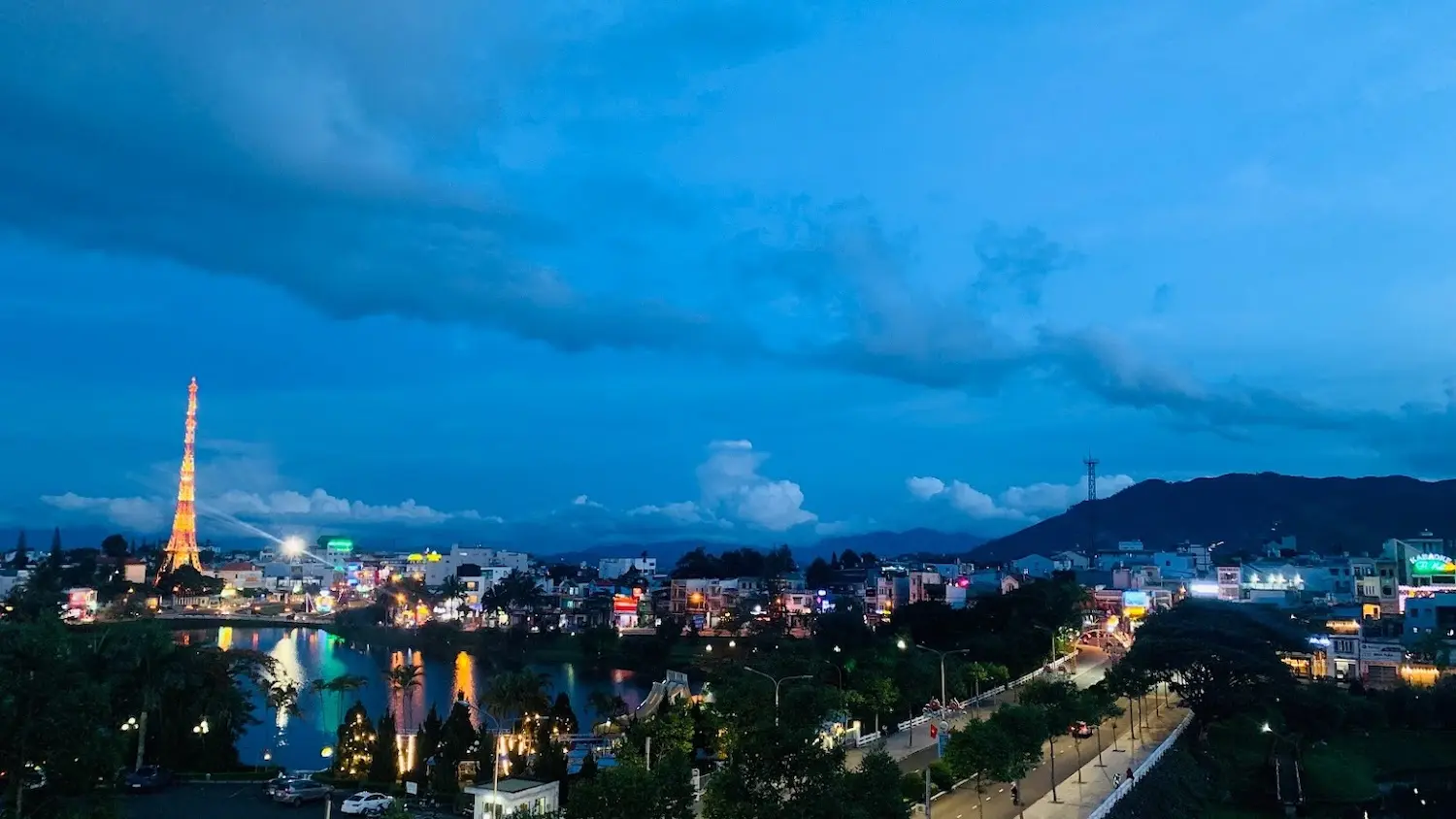 Check in ngay Aim&eacute;e Coffee với view sống ảo triệu like 14