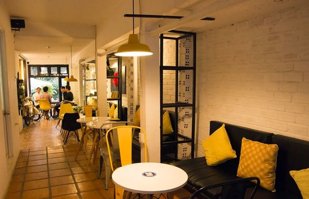 Gh&eacute; Lighthouse Coffee kh&aacute;m ph&aacute; kh&ocirc;ng gian c&agrave; ph&ecirc; mang hơi thở ch&acirc;u &Acirc;u 6