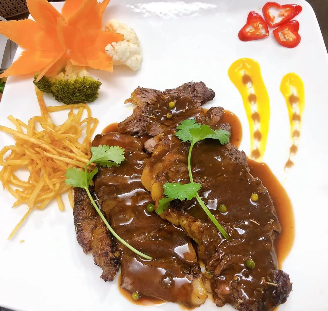 Gh&eacute; Sam Kitchen thưởng thức m&oacute;n &Acirc;u đ&uacute;ng điệu 4